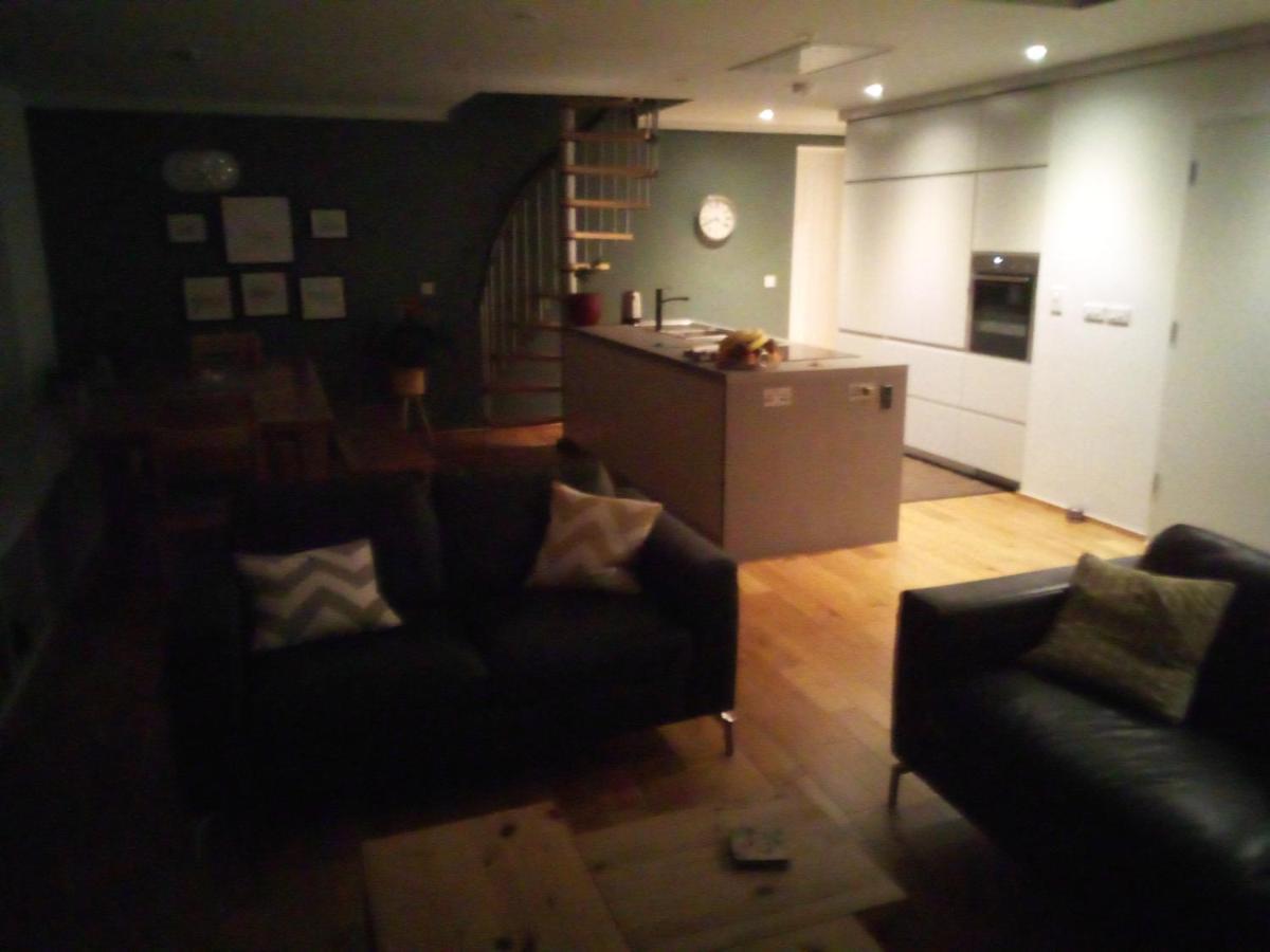 Spacious Contemporary Chalet Type Apartment. Голвей Екстер'єр фото