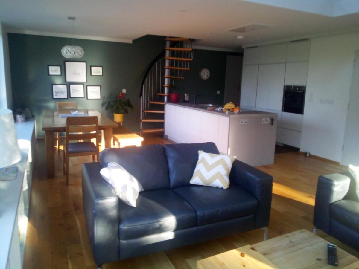 Spacious Contemporary Chalet Type Apartment. Голвей Екстер'єр фото